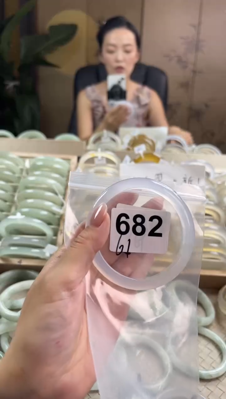 手镯玛瑙/玉髓未镶嵌682