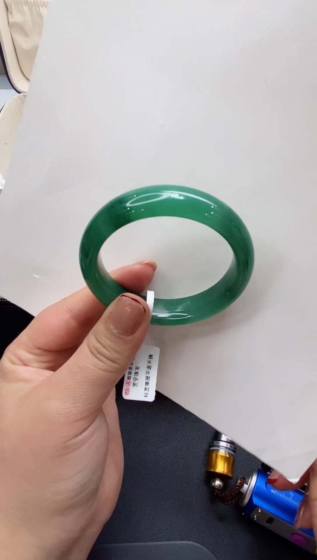 【闪购商品】石英质玉手镯未镶嵌非洲翠56