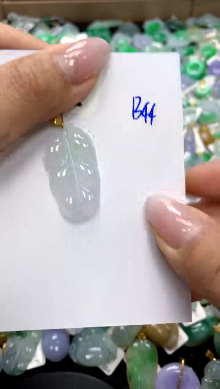 翡翠18K金镶嵌颈饰1111111111111111
