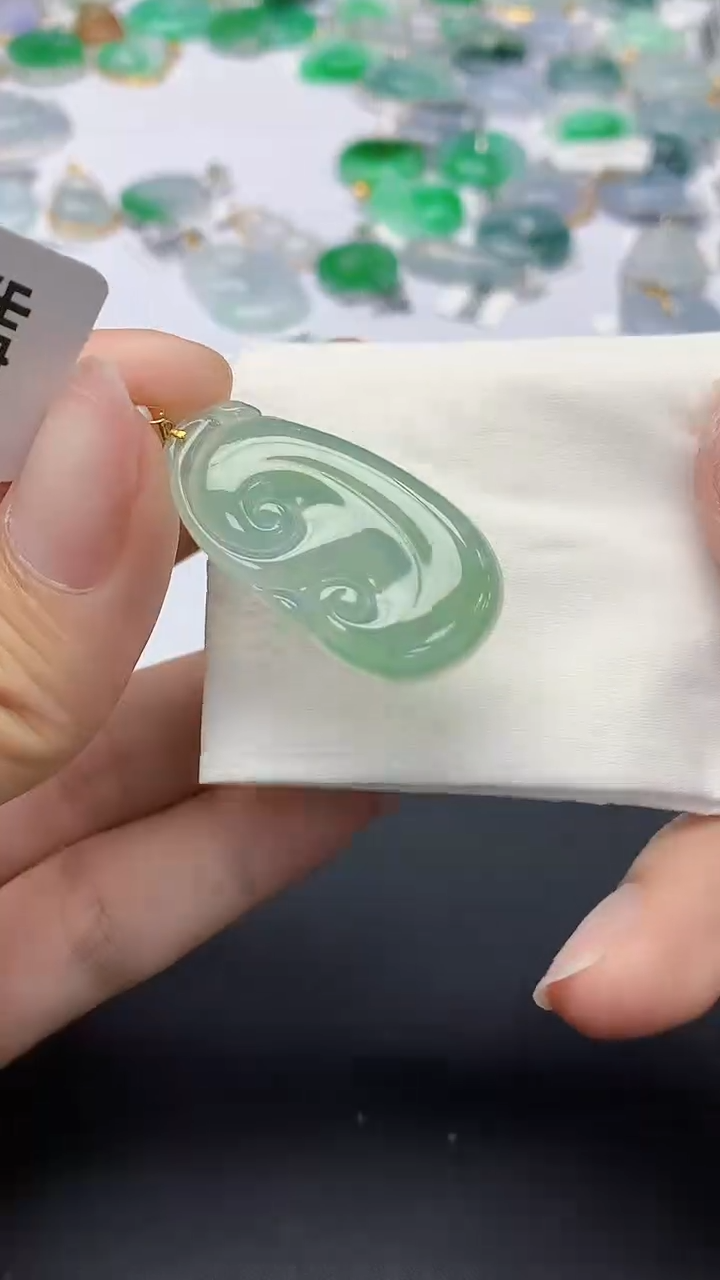 翡翠18K金镶嵌颈饰天然缅甸a货翡翠