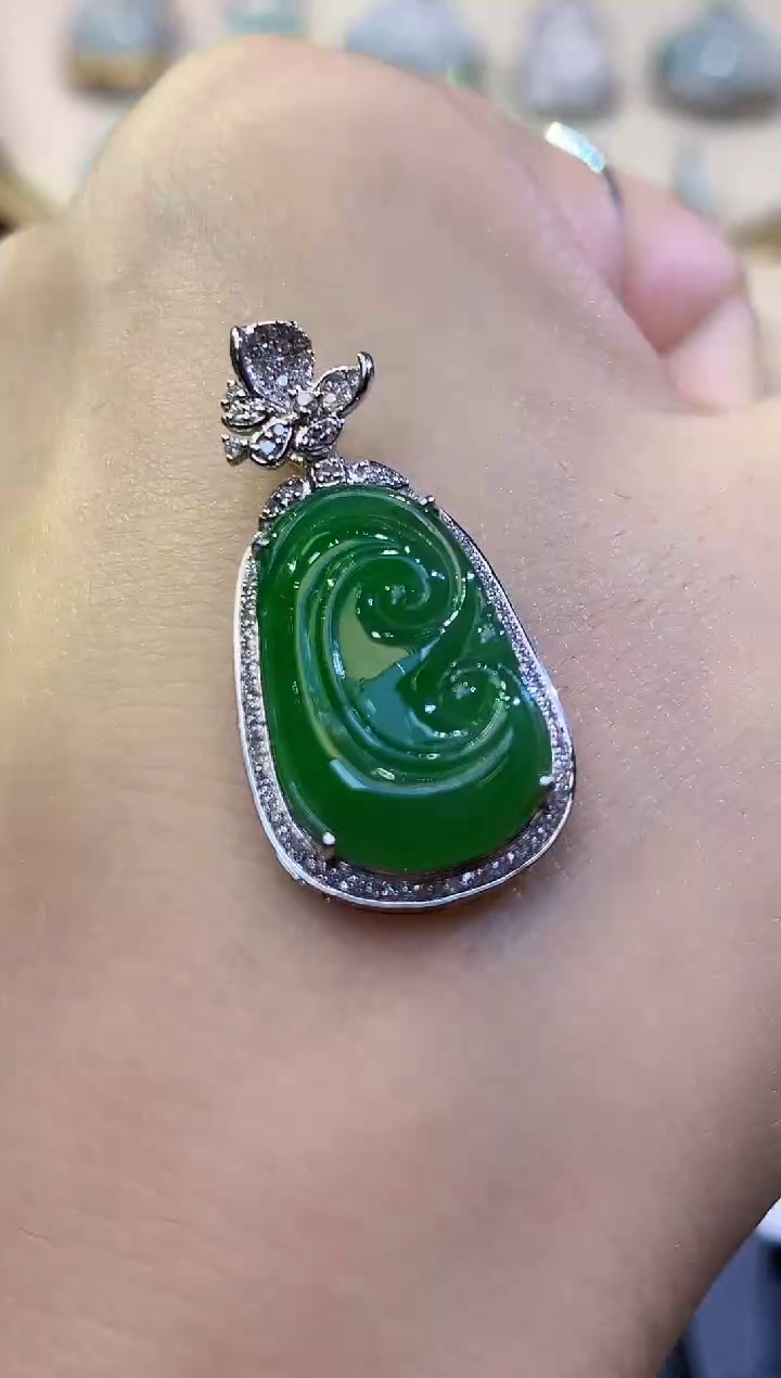 吊坠(不含链)18K金镶嵌翡翠A12