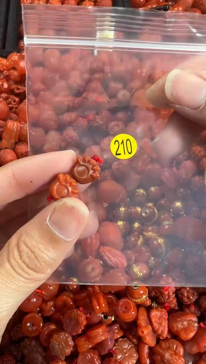 南红玛瑙未镶嵌颈饰1