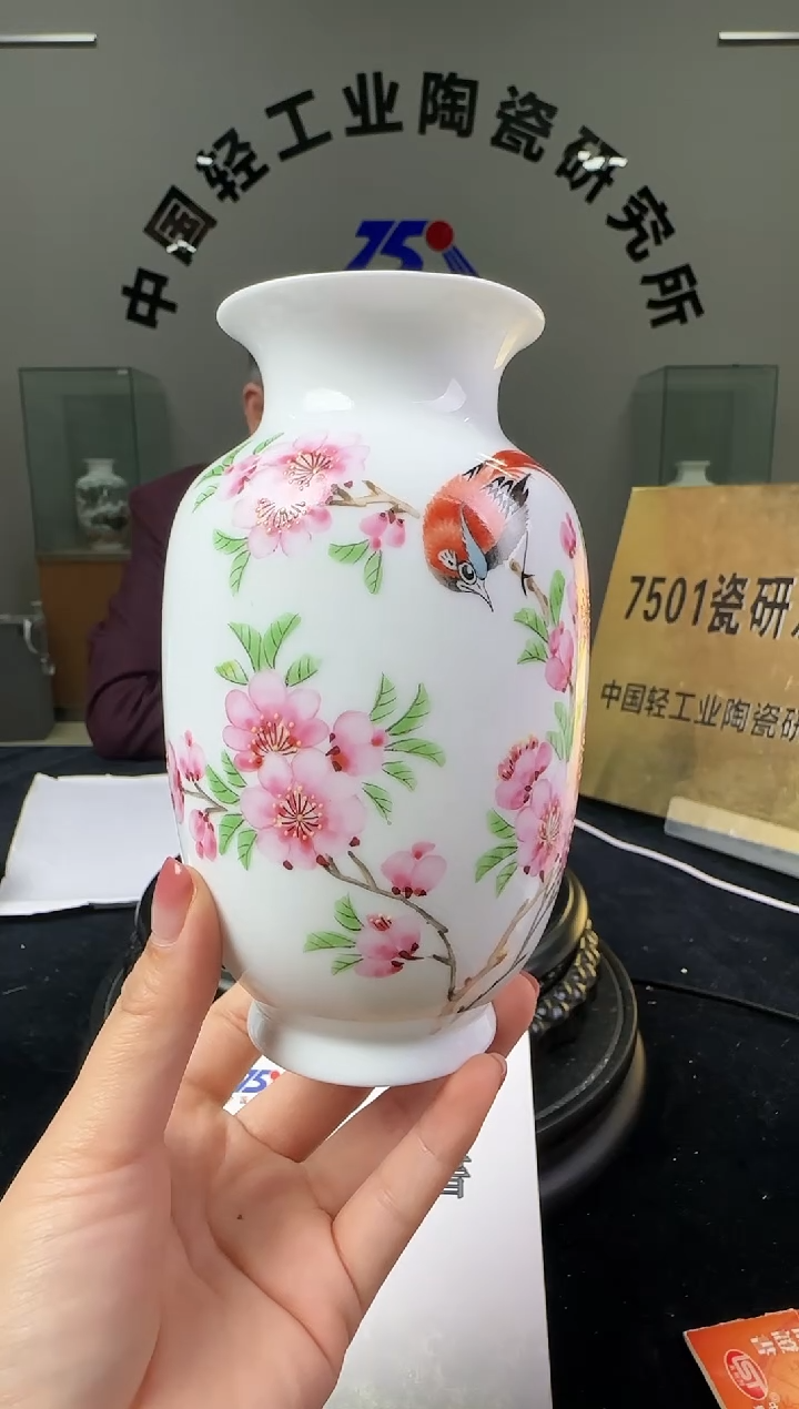 瓷摆件水点桃花花瓶