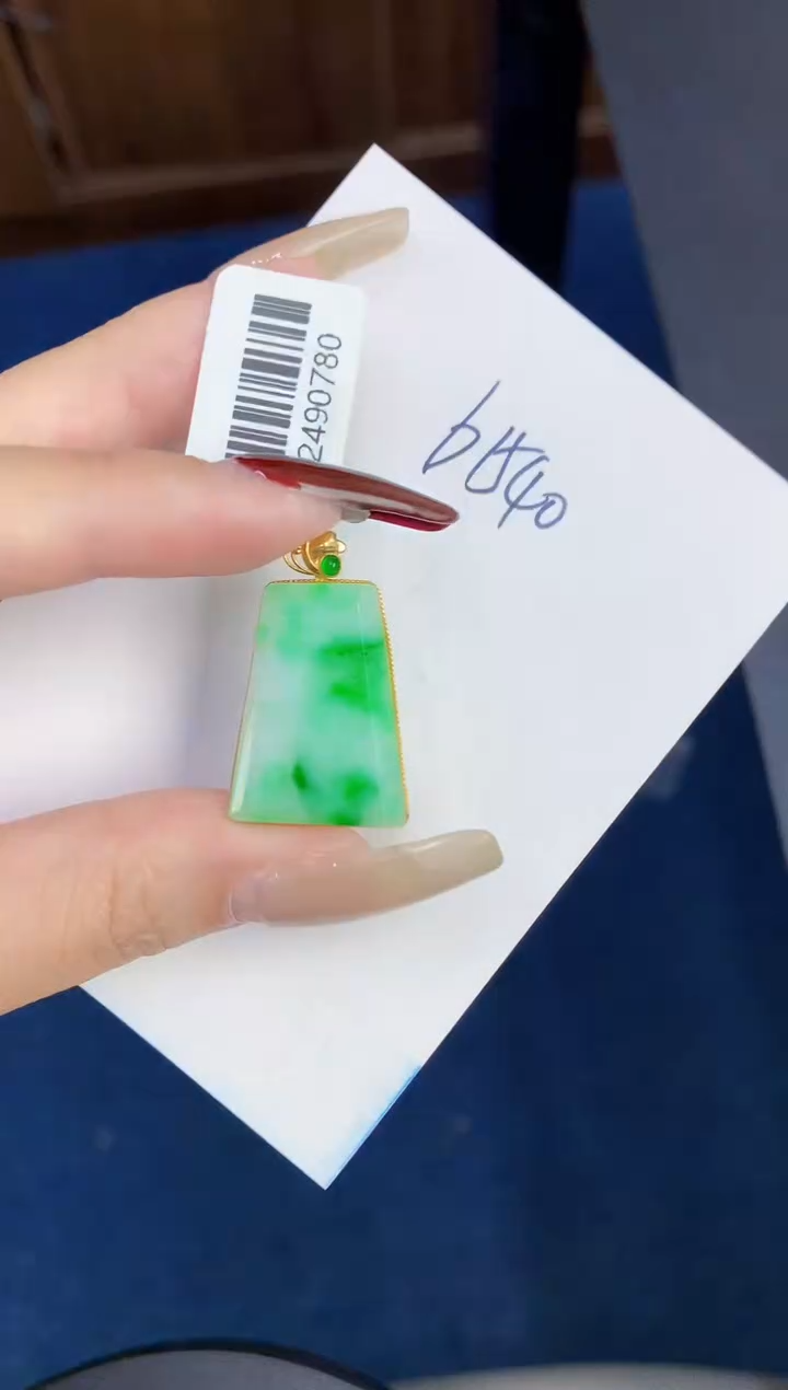 【闪购商品】翡翠颈饰18K金镶嵌0000000000