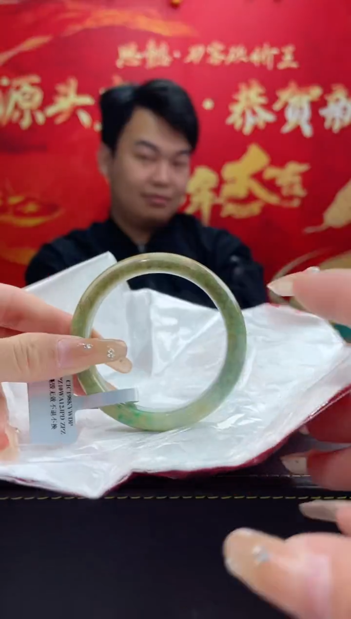 【闪购商品】翡翠手镯未镶嵌5翡翠手镯（微瑕）