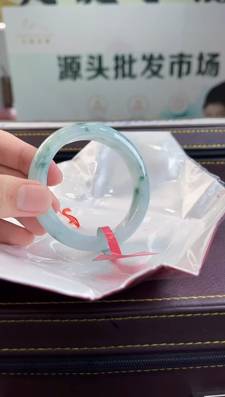 【闪购商品】翡翠手镯未镶嵌手镯