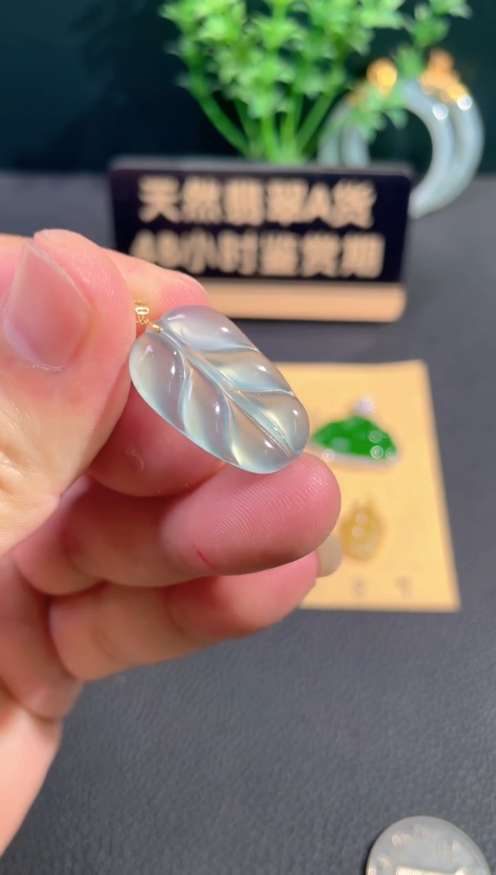 颈饰18K金镶嵌翡翠翡翠