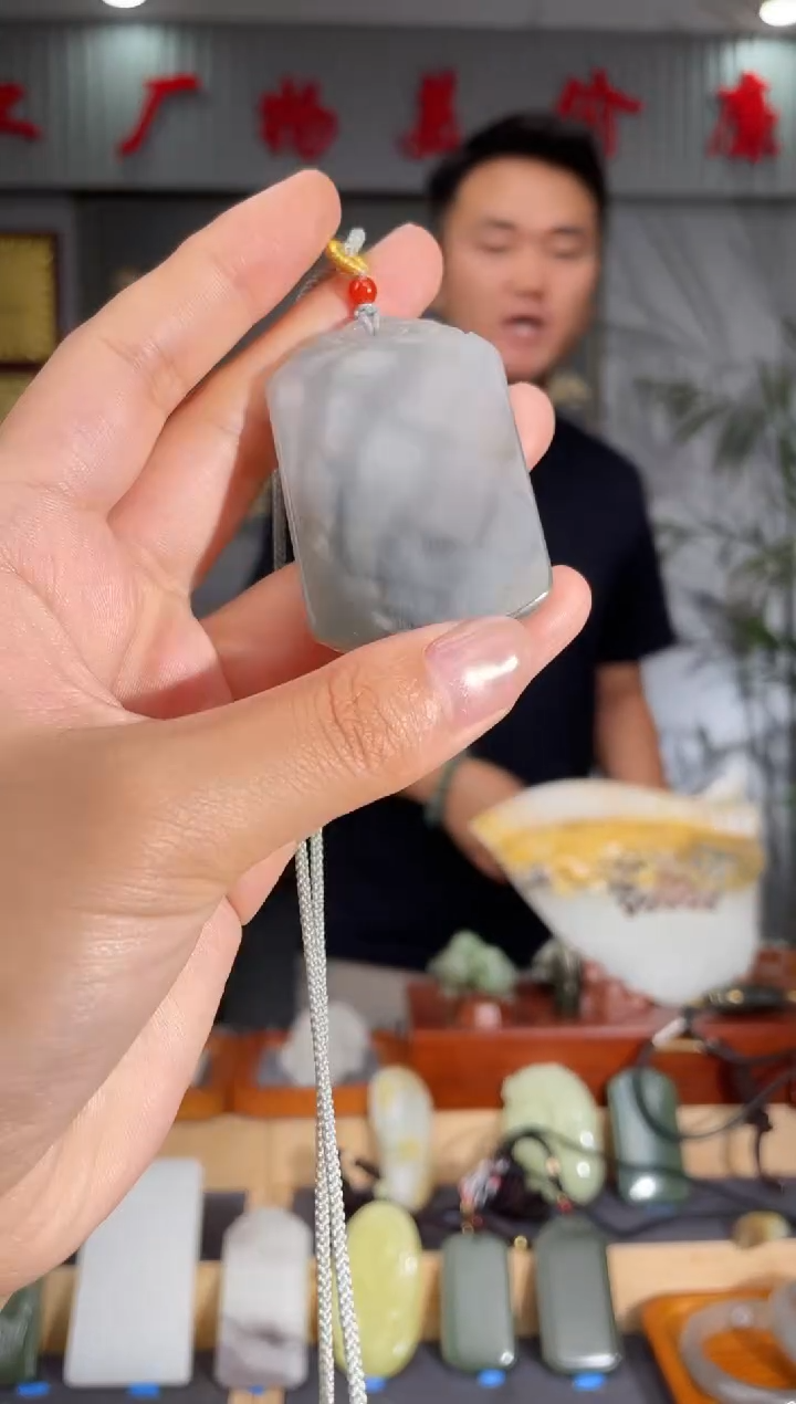 和田玉未镶嵌颈饰1