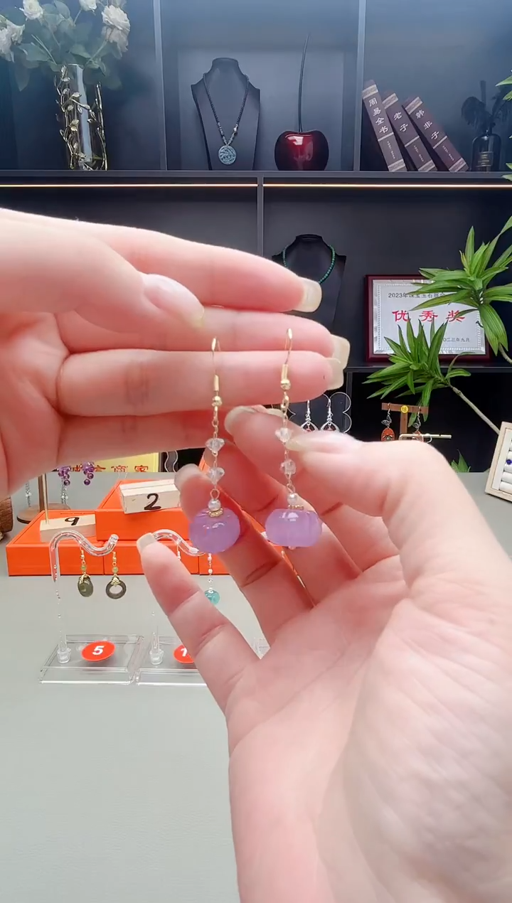 未镶嵌石英质玉（非洲翠）耳钉w04