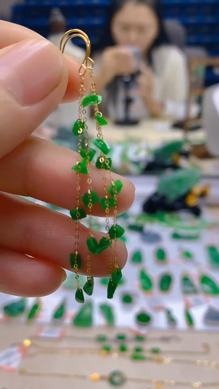 颈饰18K金镶嵌翡翠新号开播 全场乱卖