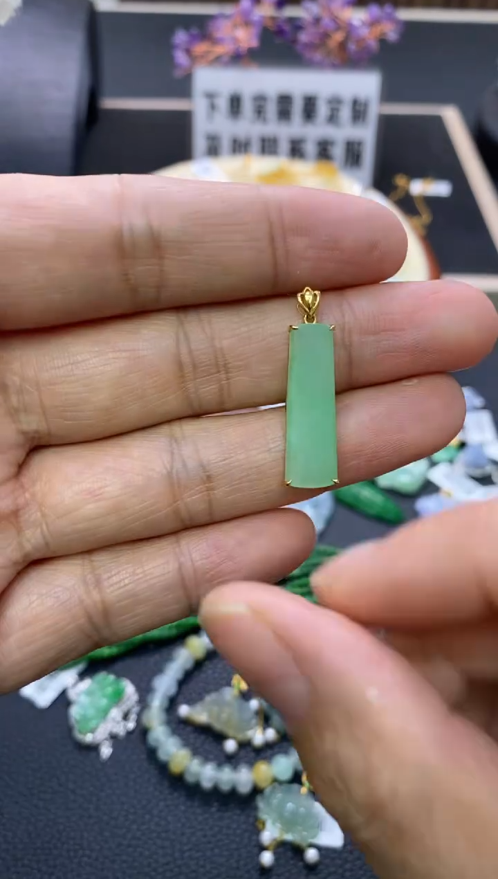 【闪购商品】翡翠颈饰18K金镶嵌翡翠净货28514