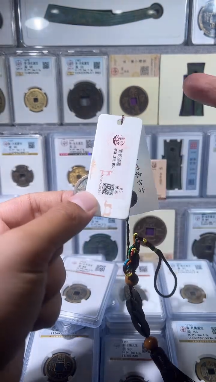 铜L**V齐泉 天圣裸   1