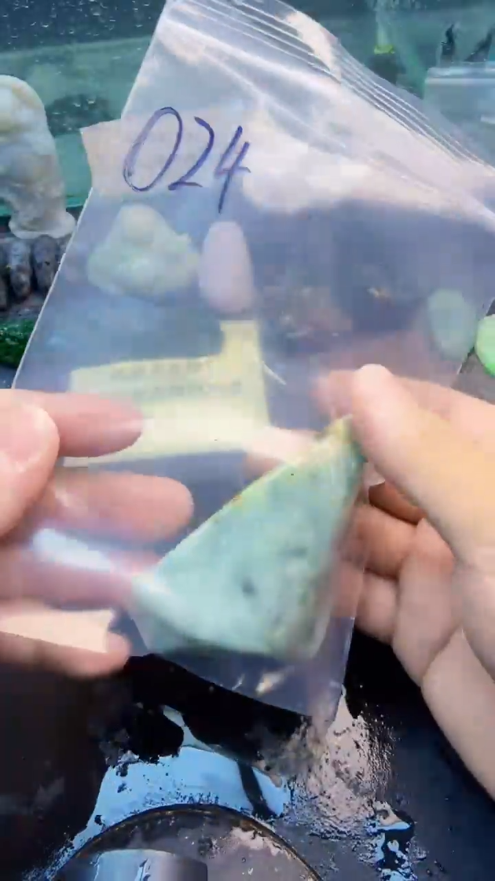 翡翠挂件未镶嵌天然翡翠024