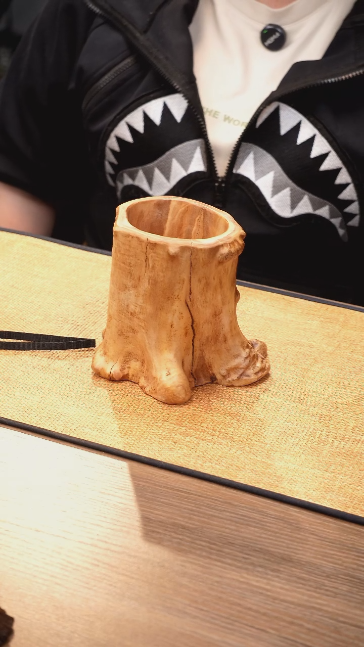 30号云小屋大叶黄杨笔筒