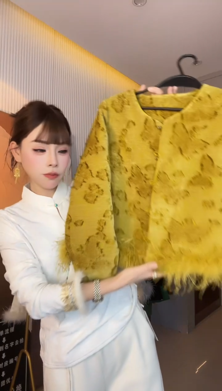 617 黄色外套 L 105-115