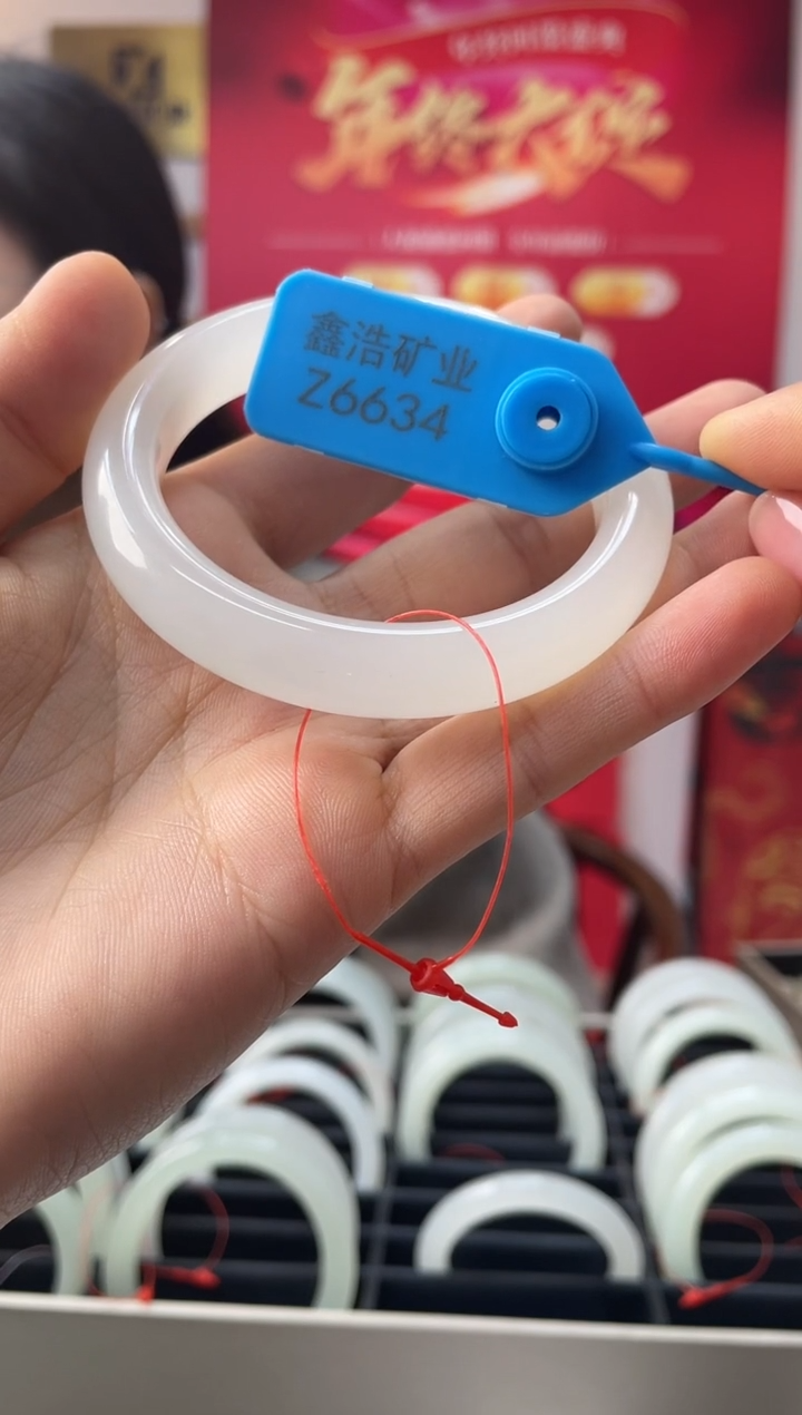 【闪购商品】和田玉手镯未镶嵌白胶猫Z6634圈口56