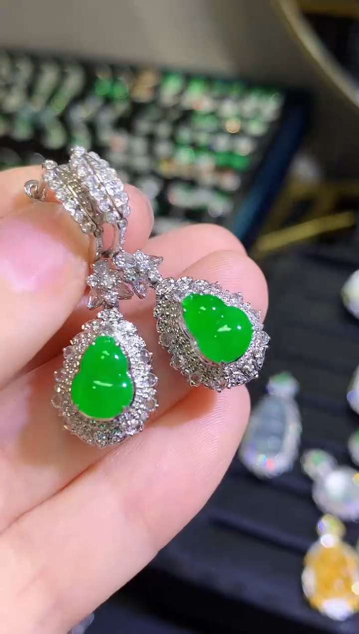 【闪购商品】翡翠耳饰18K金镶嵌高冰正阳满绿葫芦耳坠