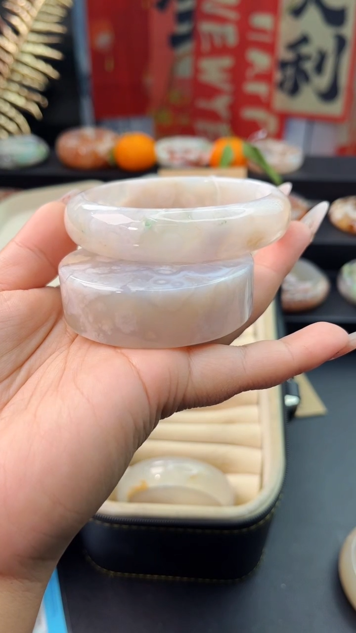 【闪购商品】石英质玉手镯未镶嵌赠送镯心（61圈口）