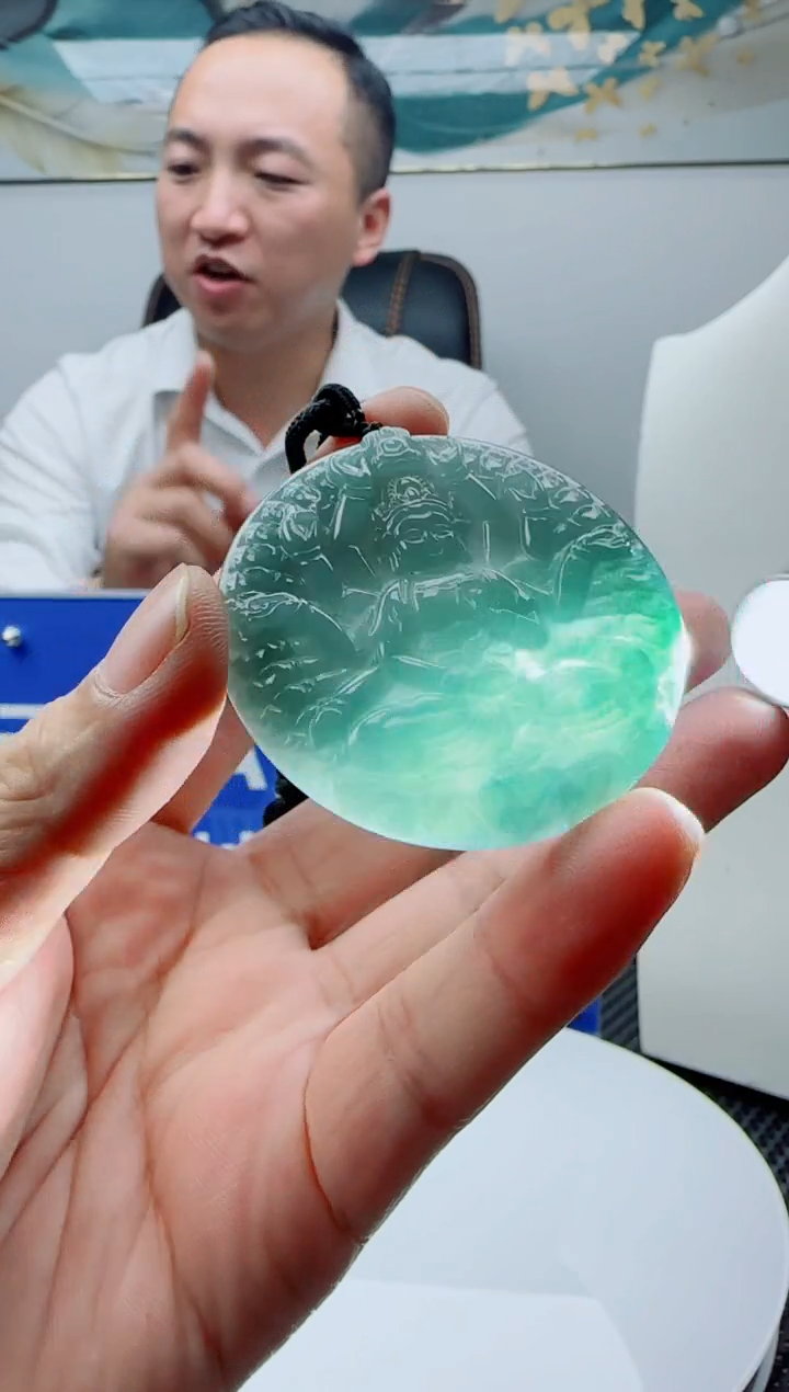 翡翠未镶嵌颈饰1111111111111111