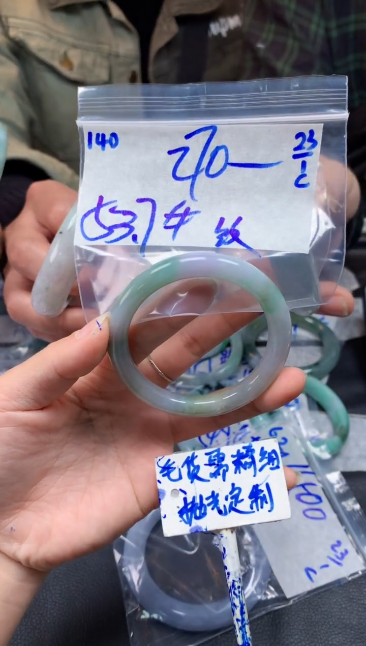 【闪购商品】定制翡翠未镶嵌140毛货需精细抛光手镯多样性拍一发一