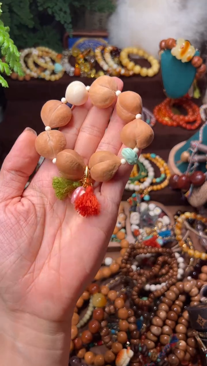 季宝核桃单圈手串（牙牙爱心&松松籽）