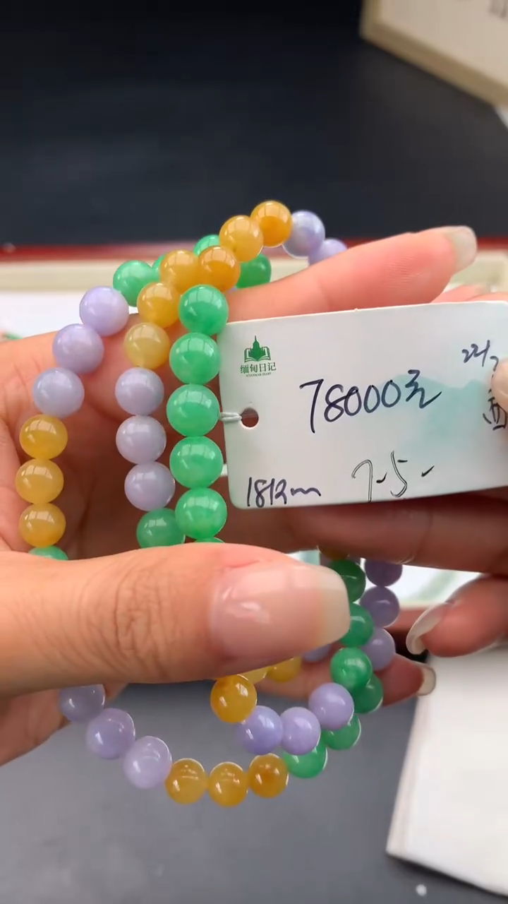 【闪购商品】翡翠手串未镶嵌女神节#送礼#，下单联系客服核对地址~