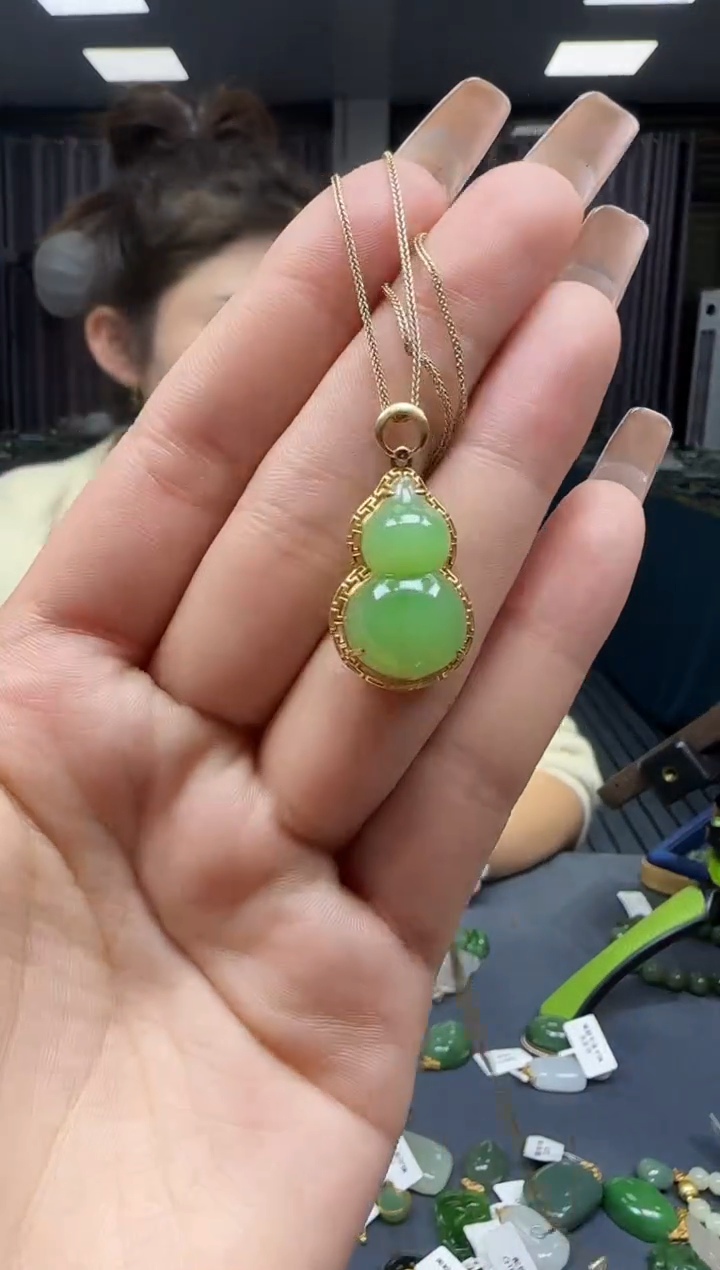 【闪购商品】和田玉挂件18K金镶嵌1