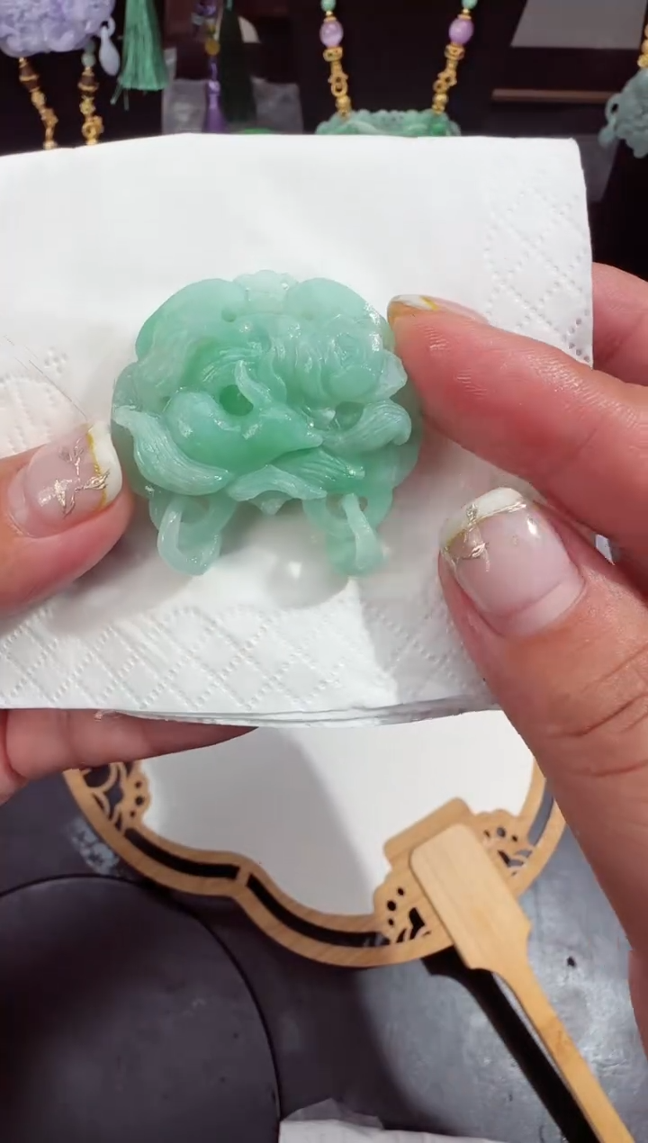 定制翡翠未镶嵌拍照