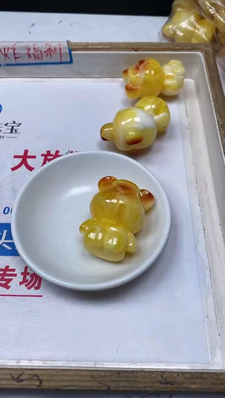 【闪购商品】蜜蜡裸石未镶嵌L342 蜜蜡大熊（侧通孔）1个15元