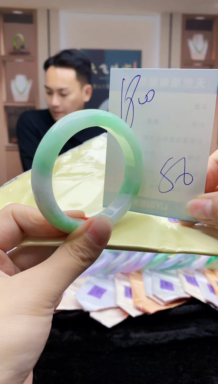 【闪购商品】翡翠手镯未镶嵌   H68-185