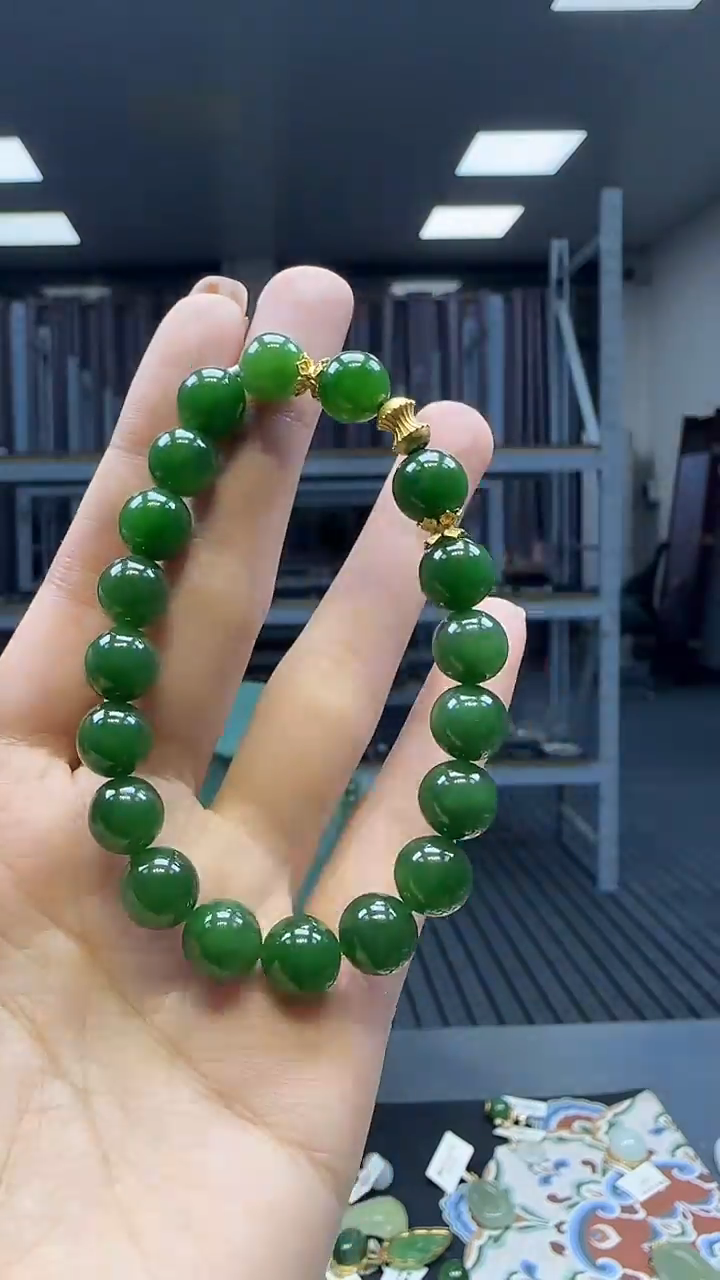 18K金镶嵌手串和田玉1