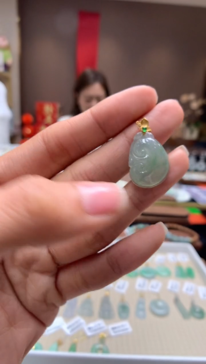 【闪购商品】翡翠颈饰18K金镶嵌如意