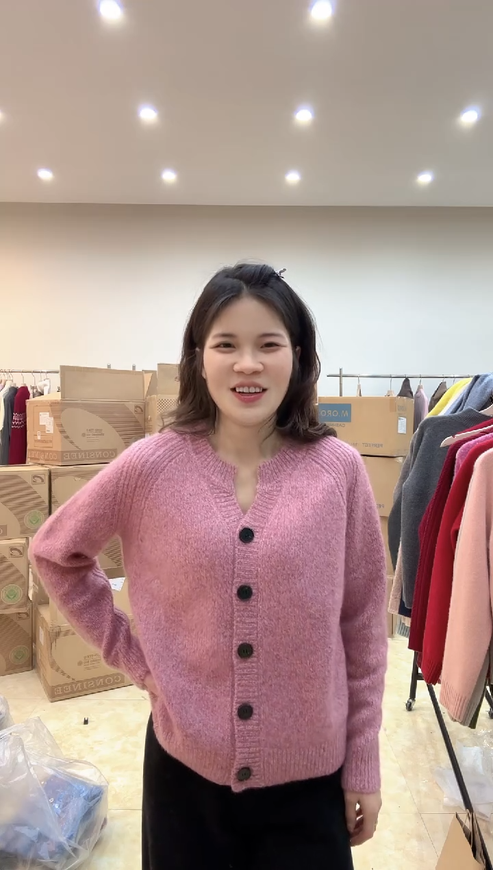 75%羊绒25%桑蚕丝 小禾同款开衫 L码 145斤内 粉色