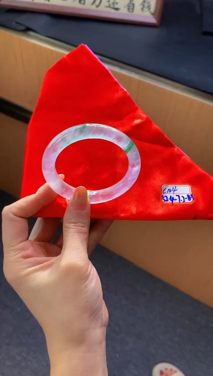 未镶嵌手镯翡翠- C104圈口 52.4全款70万 定金2万