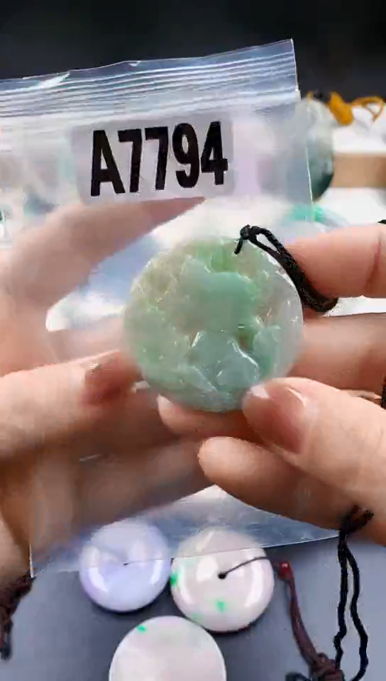 颈饰未镶嵌翡翠天然翡翠吊坠挂件