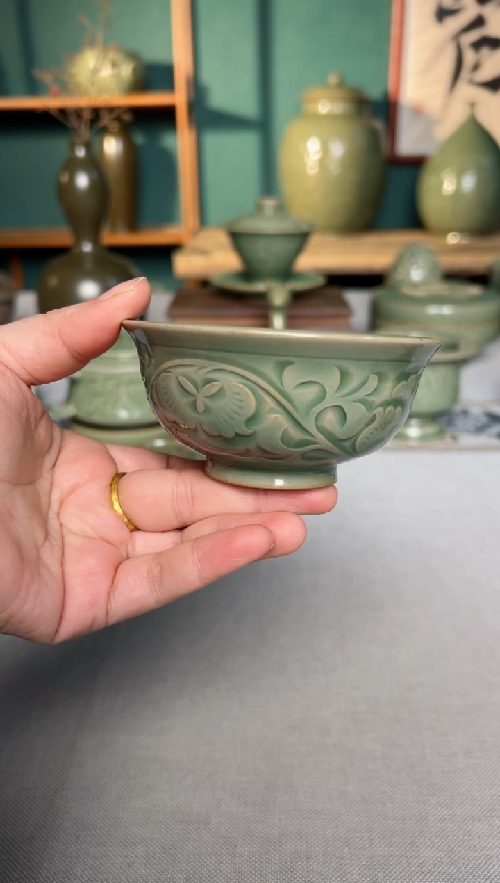 【闪购商品】其他纯手工秘色内外双刻缠枝牡丹压手杯