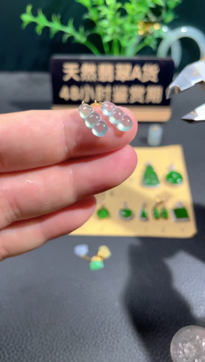 翡翠18K金镶嵌颈饰翡翠