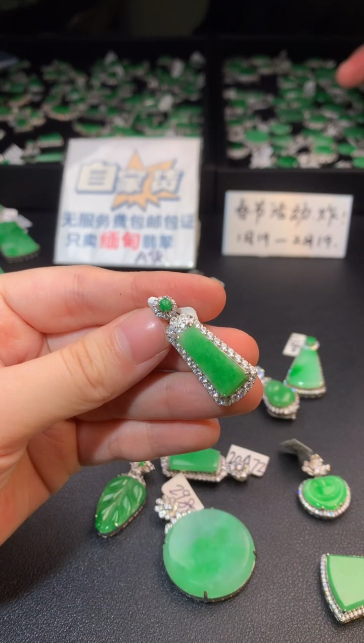 【闪购商品】翡翠颈饰银S925镶嵌翡翠1