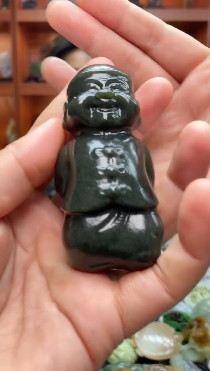 未镶嵌和田玉把件有微裂