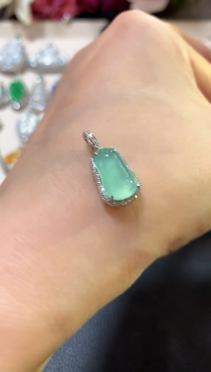 吊坠(不含链)18K金镶嵌翡翠z28 