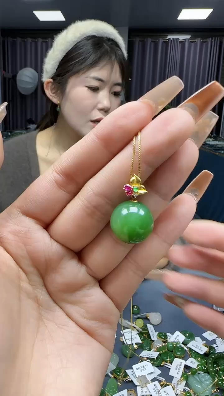 【闪购商品】和田玉挂件18K金镶嵌1