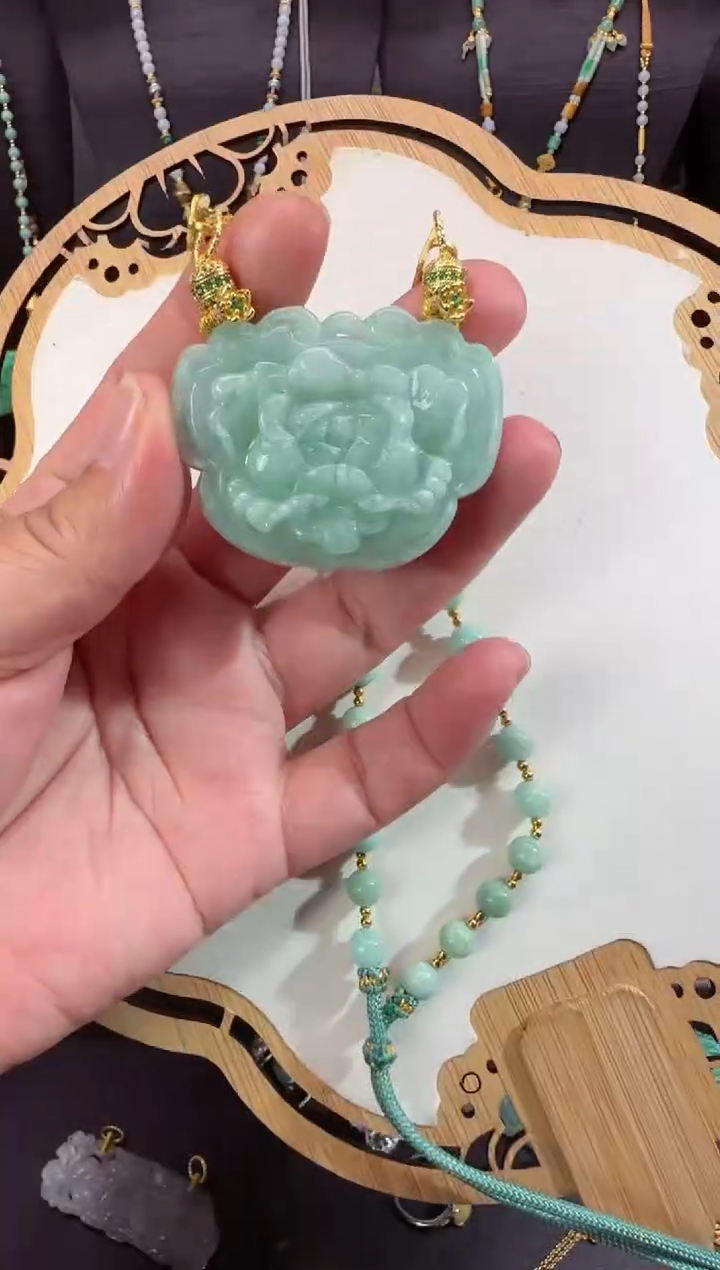 【闪购商品】翡翠颈饰未镶嵌牌子