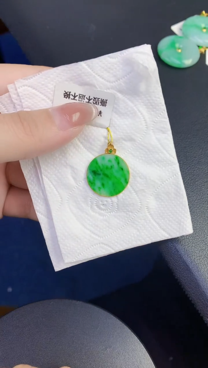 颈饰18K金镶嵌翡翠缅甸天然翡翠A货