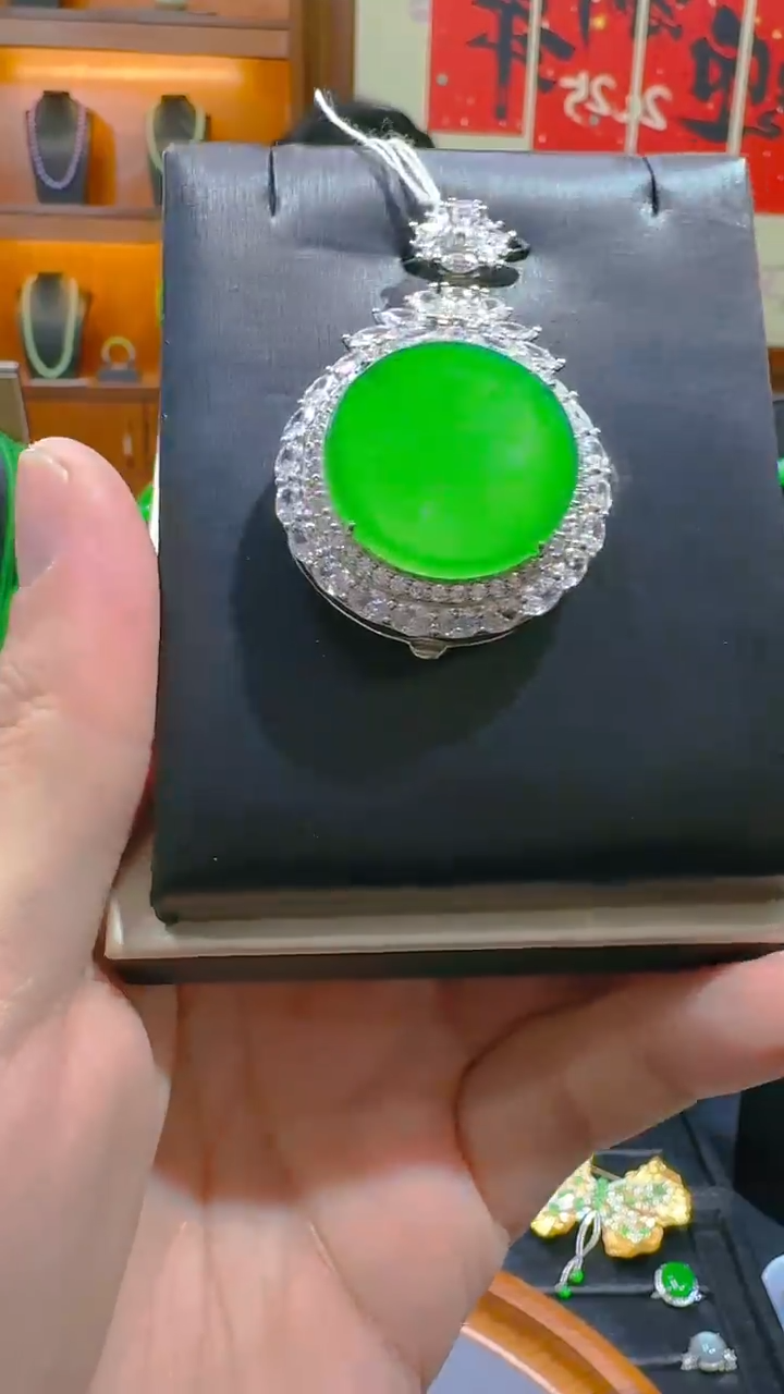 【闪购商品】翡翠吊坠(赠链)银S925镶嵌天然A货翡翠