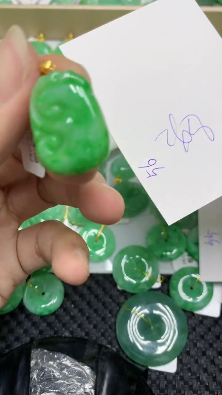 颈饰18K金镶嵌翡翠翡翠1111111