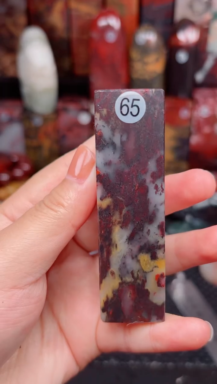 玉桂林鸡血玉素章摆件65