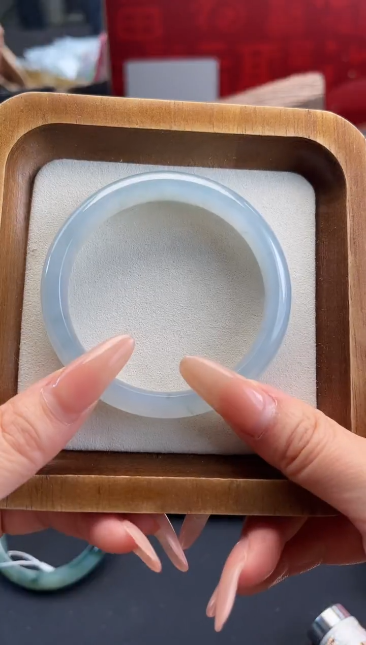 翡翠手镯未镶嵌手镯