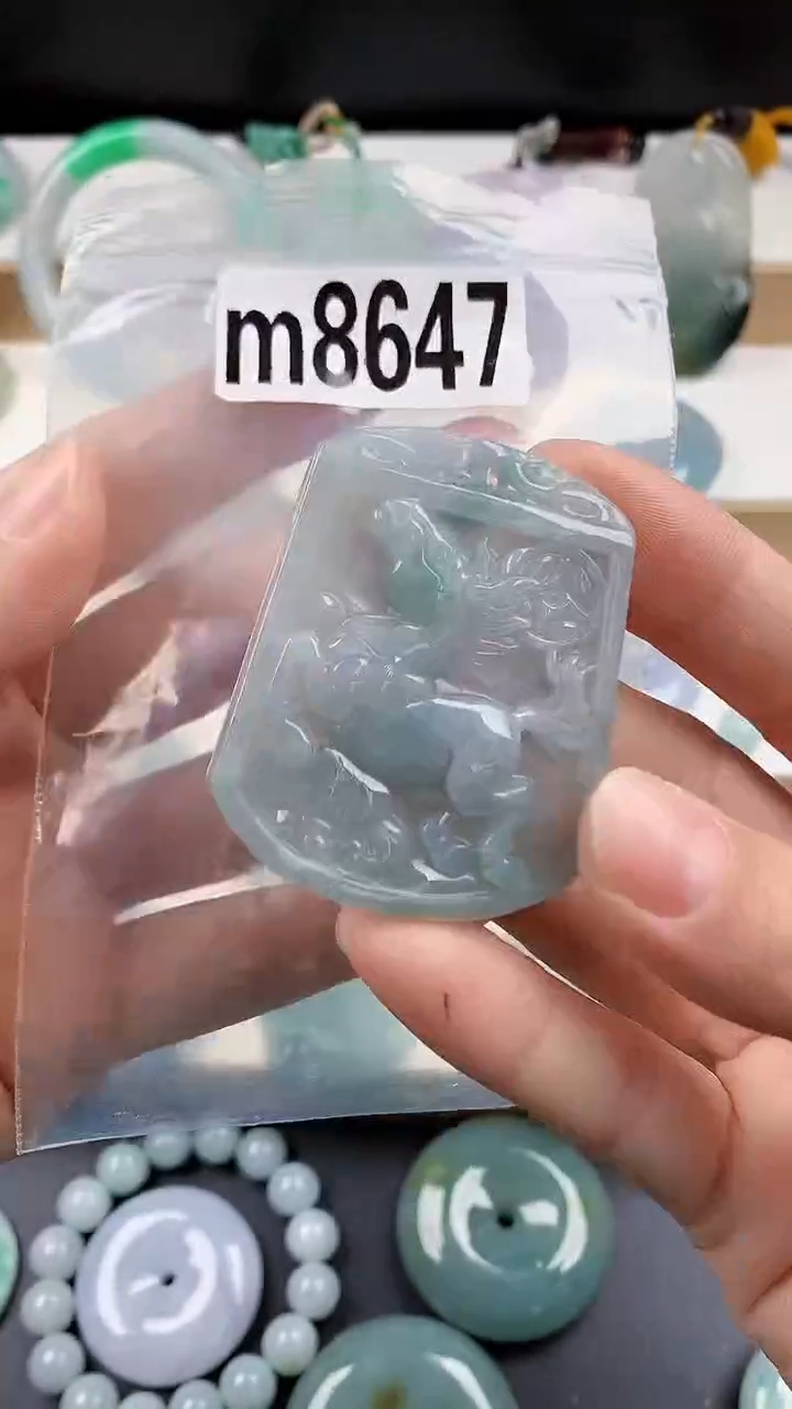 颈饰未镶嵌翡翠天然翡翠吊坠挂件