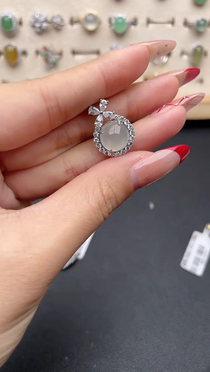 【闪购商品】翡翠吊坠(赠链)银S925镶嵌一物一证一礼盒