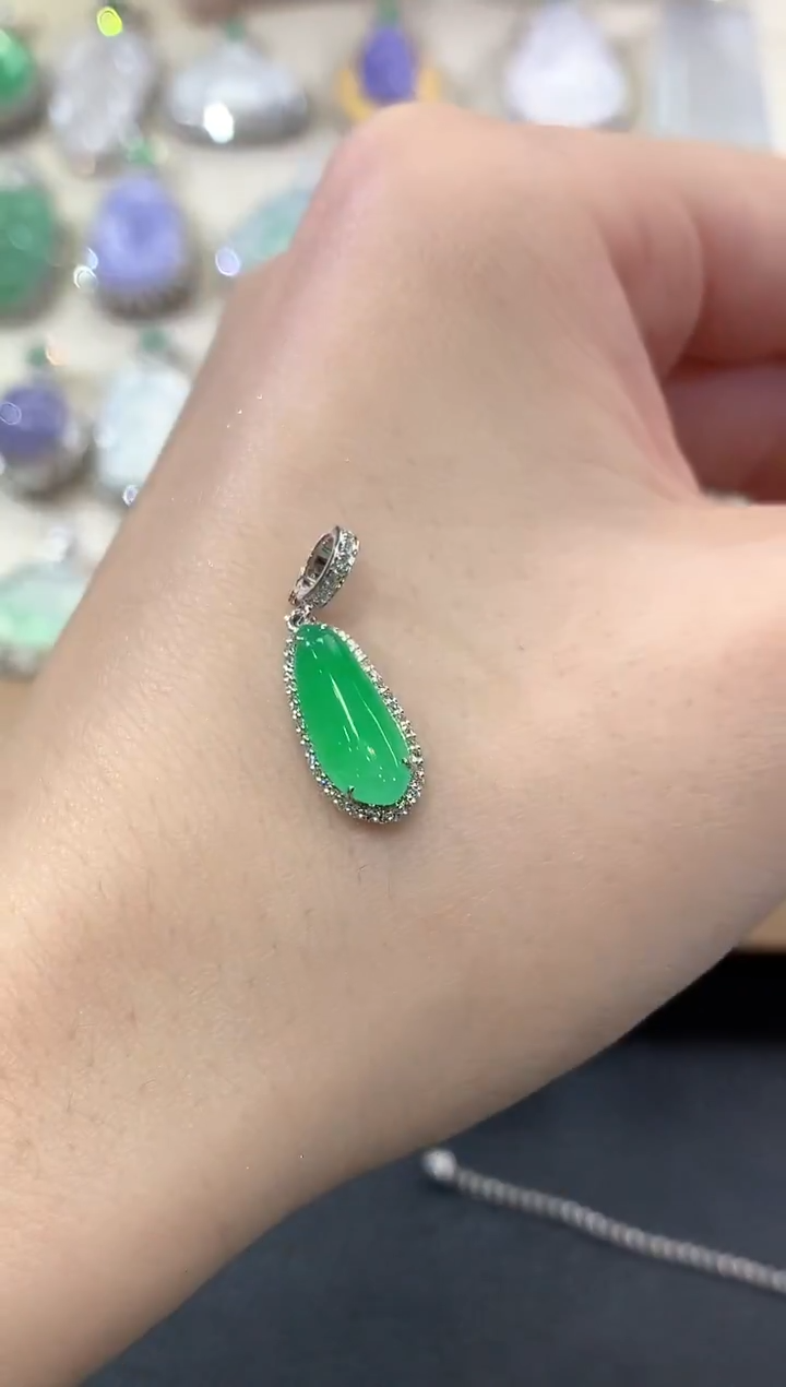 吊坠(不含链)18K金镶嵌翡翠冬日珠宝E74